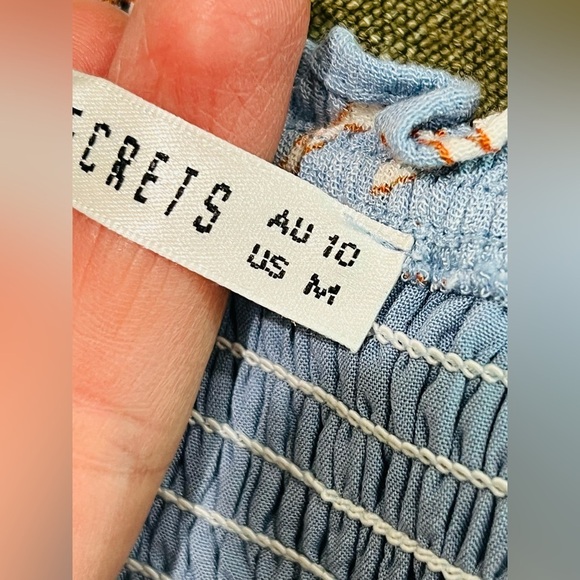 SAINTS & SECRETS
Soleil Ruffle Strap Shirred Dress Leaf Print Blue size med - Picture 8 of 15